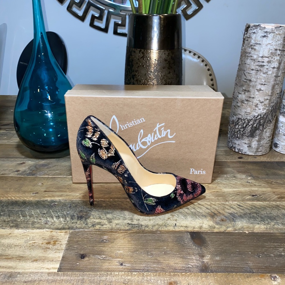 Christian Louboutin So Kate Velvet Pumps - Picture 2 of 8